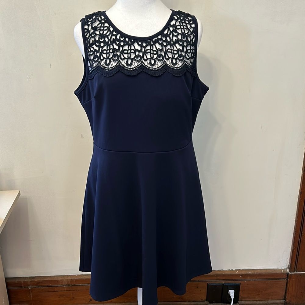 Lulu’s navy blue sleeveless cutout neckline Size XL EUC